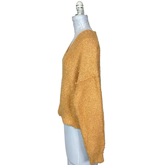 Free People Theo V Neck Eyelash Sweater Goldy Women Small NWT Super Soft - Picture 8 of 9